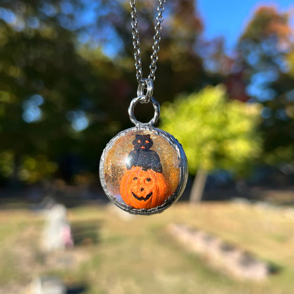 *SECONDS* Cat on A Jack O’Lantern Blow Mold Necklace *Mockingbird Lane Exclusive*